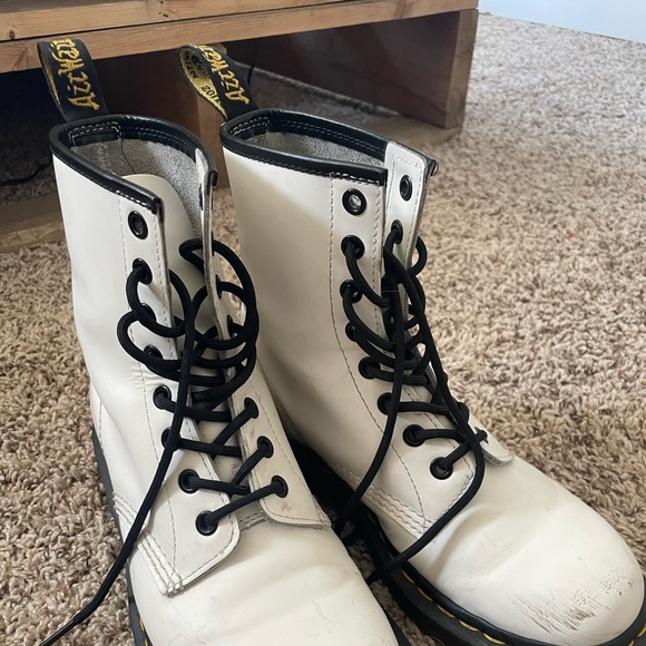 Doc Martens, non-platform, white boot - Picture 4 of 4